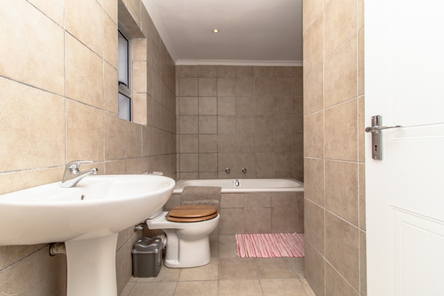 To Let 6 Bedroom Property for Rent in Bettys Bay Western Cape